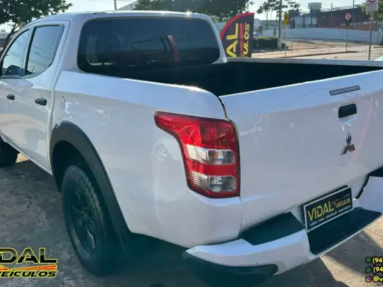 MITSUBISHI-L200 TRITON-2.4 16V TURBO DIESEL OUTDOOR GLS CD 4X4 AUTOMÁTICO MITSUBISHI-L200 TRITON-2020