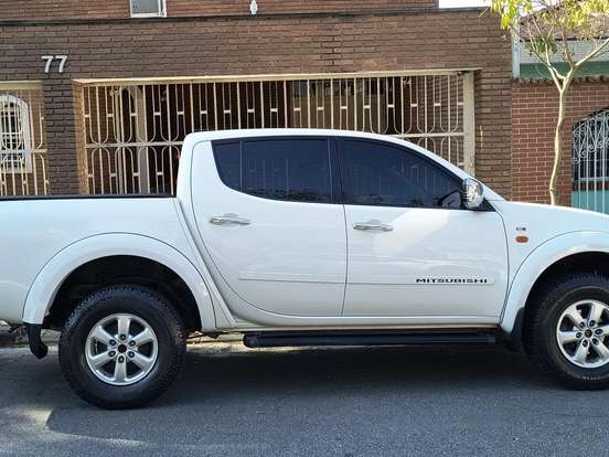 MITSUBISHI-L200 TRITON-3.5 HPE 4X4 CD V6 24V FLEX 4P AUTOMÁTICO MITSUBISHI-L200 TRITON-2012