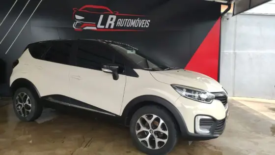 RENAULT CAPTUR 1.6 16V SCE FLEX LIFE X-TRONIC RENAULT CAPTUR 1.6 16V SCE FLEX LIFE X-TRONIC