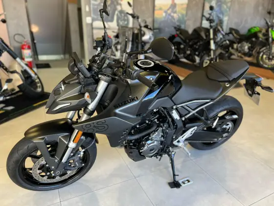 SUZUKI GSX-8S 