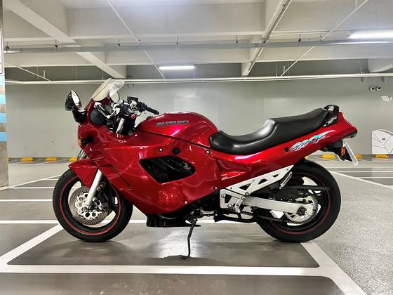 SUZUKI GSX 750 F 
