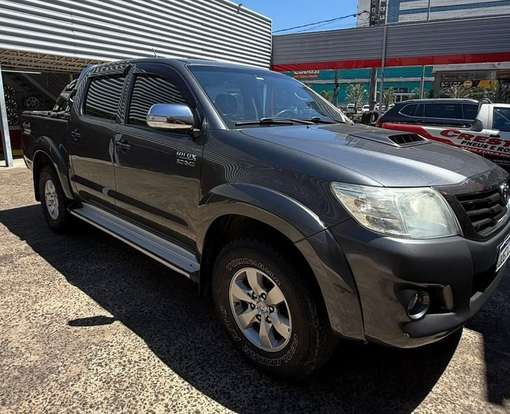 TOYOTA-HILUX-2014