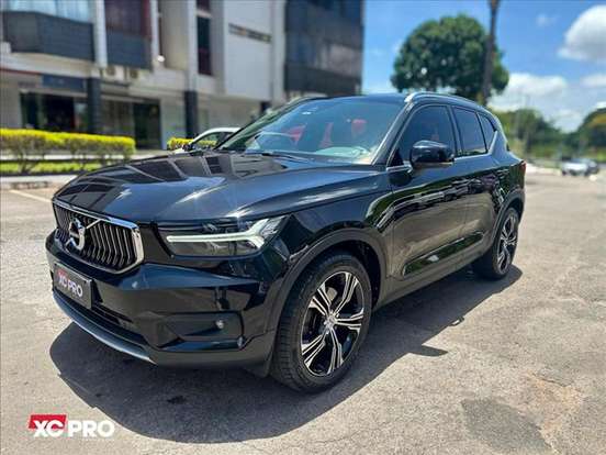 VOLVO-XC40-2019