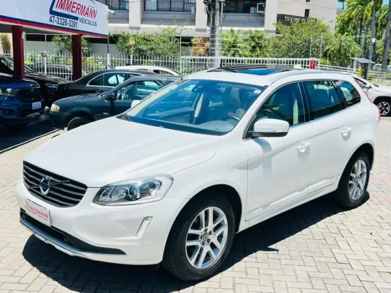 VOLVO XC60 2.0 T5 MOMENTUM GASOLINA 4P AUTOMÁTICO