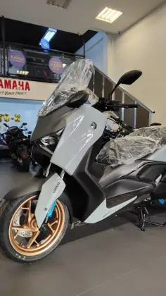 YAMAHA XMAX 300 CONNECTED ABS 