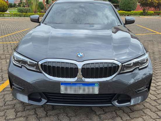 BMW-320i-2022