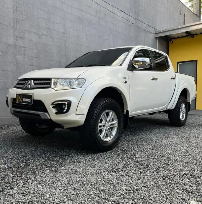 MITSUBISHI L200 TRITON 3.2 HPE 4X4 CD 16V TURBO INTERCOOLER DIESEL 4P AUTOMÁTICO