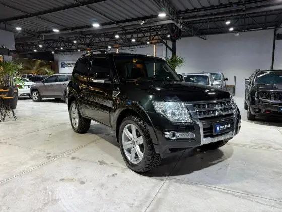 MITSUBISHI PAJERO FULL 3.8 4X4 V6 24V GASOLINA 2P AUTOMÁTICO