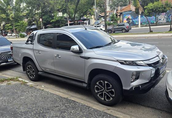 MITSUBISHI L200 TRITON 2.4 16V TURBO DIESEL SPORT HPE-S CD 4P 4X4 AUTOMÁTICO