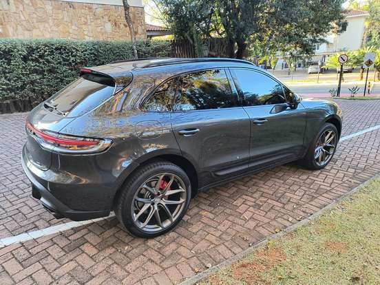 PORSCHE-MACAN-2021
