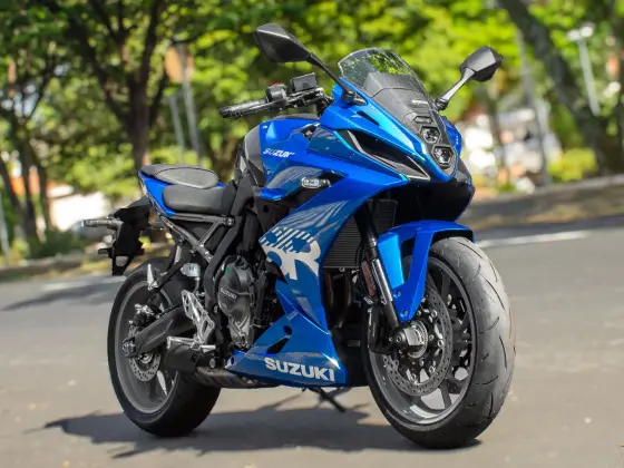 SUZUKI GSX-8R SUZUKI GSX-8R