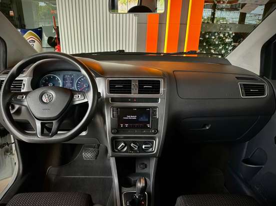 VOLKSWAGEN-FOX-2018