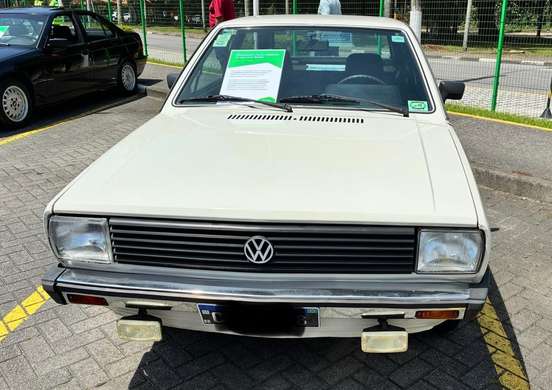 VOLKSWAGEN-GOL-1983