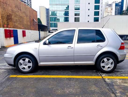 VOLKSWAGEN-GOLF-2004