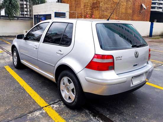 VOLKSWAGEN-GOLF-2004