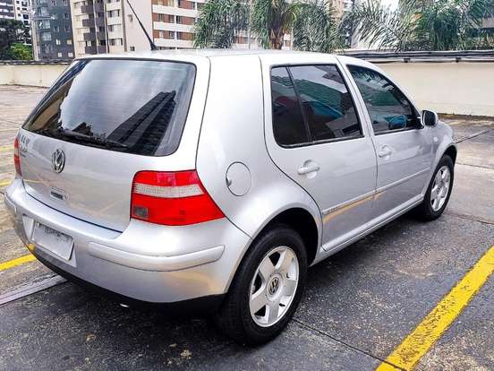 VOLKSWAGEN-GOLF-2004
