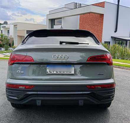 AUDI-Q5-2021