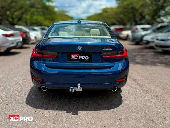 BMW-320i-2022