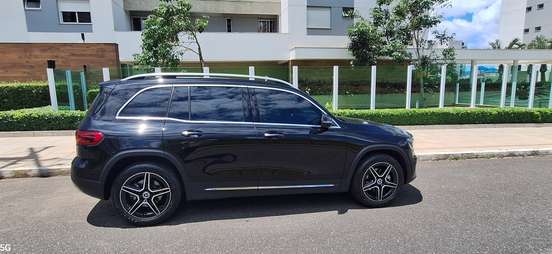 MERCEDES-BENZ-GLB 200-2023