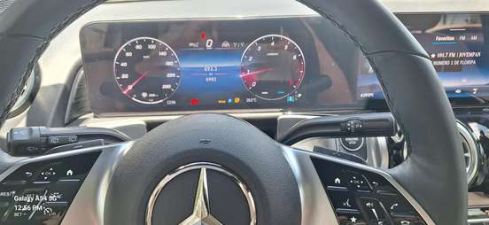 MERCEDES-BENZ-GLB 200-2023