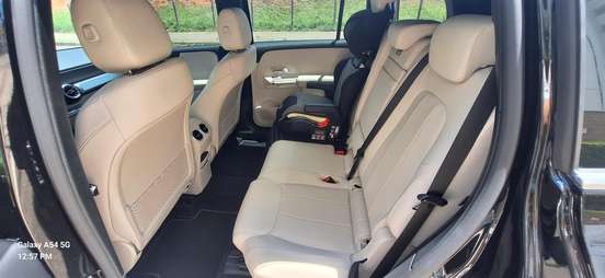 MERCEDES-BENZ-GLB 200-2023