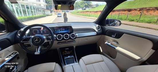 MERCEDES-BENZ-GLB 200-2023