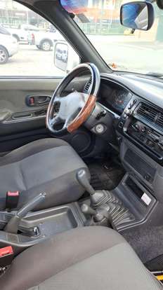 MITSUBISHI-L200-2010