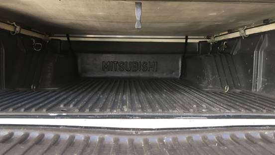 MITSUBISHI-L200-2010