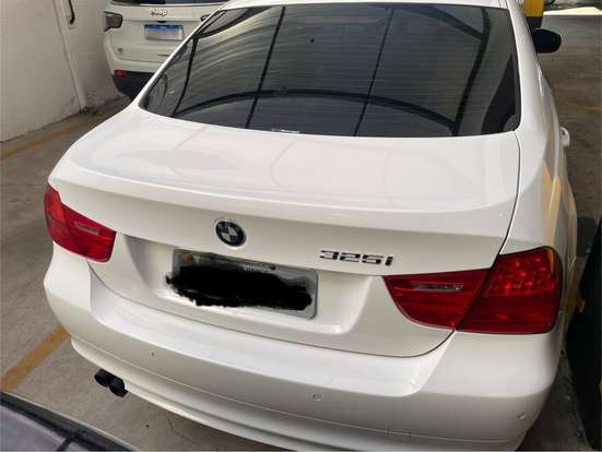 BMW-325i-2011