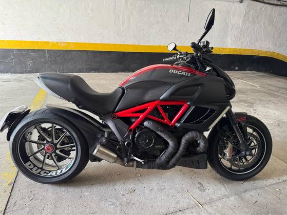 DUCATI DIAVEL CARBON 