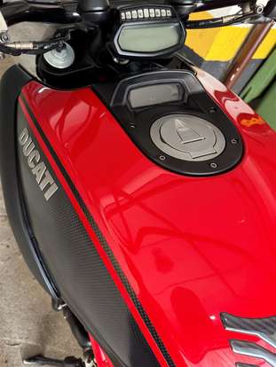 DUCATI-DIAVEL CARBON-2012