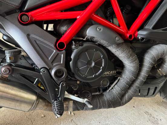 DUCATI-DIAVEL CARBON DUCATI-DIAVEL CARBON-2012