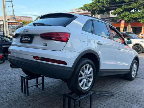 AUDI-Q3-2015