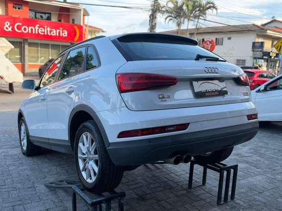 AUDI-Q3-2015