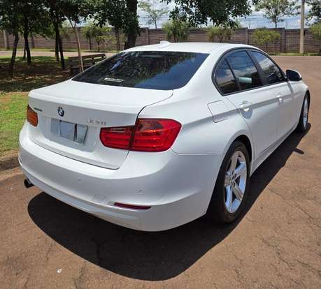 BMW-320i-2014
