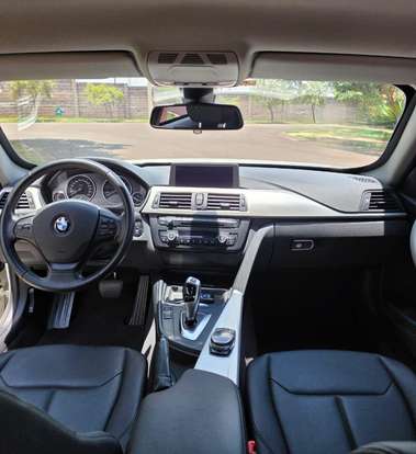 BMW-320i-2014