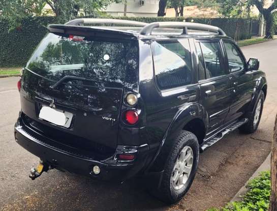 MITSUBISHI-PAJERO-2010