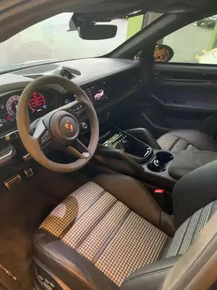 PORSCHE-CAYENNE-2025