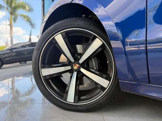 PORSCHE-MACAN-2022