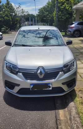 RENAULT-LOGAN-2022