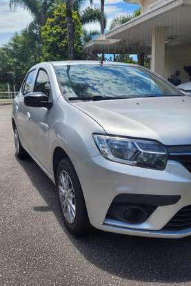 RENAULT-LOGAN-2022