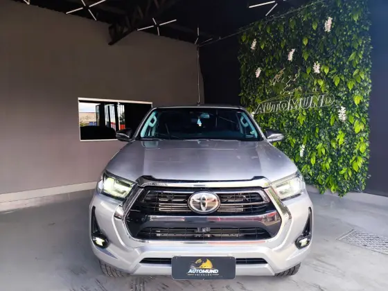 TOYOTA HILUX 2.8 D-4D TURBO DIESEL CD SRX 4X4 AUTOMÁTICO