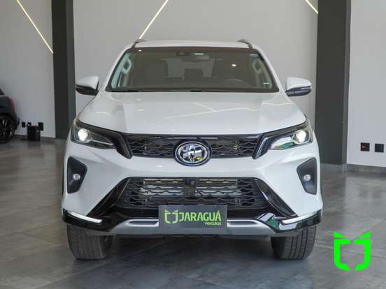 TOYOTA-HILUX SW4-2025