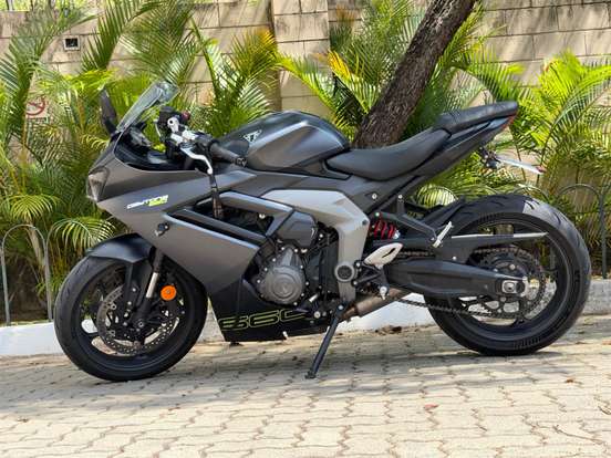 TRIUMPH-DAYTONA 660-2025
