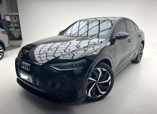 AUDI-E-TRON-2022