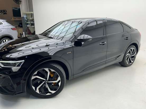 AUDI-E-TRON-2022