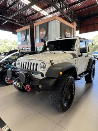 JEEP WRANGLER 3.6 SPORT 4X4 V6 24V GASOLINA 2P AUTOMÁTICO JEEP WRANGLER 3.6 SPORT 4X4 V6 24V GASOLINA 2P AUTOMÁTICO