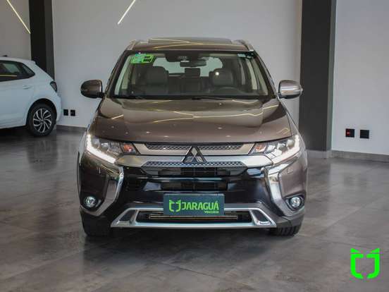 MITSUBISHI-OUTLANDER-2021