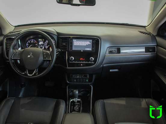 MITSUBISHI-OUTLANDER-2021