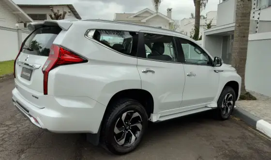 MITSUBISHI PAJERO SPORT 2.4 16V MIVEC TURBO DIESEL HPE-S AWD AUTOMÁTICO